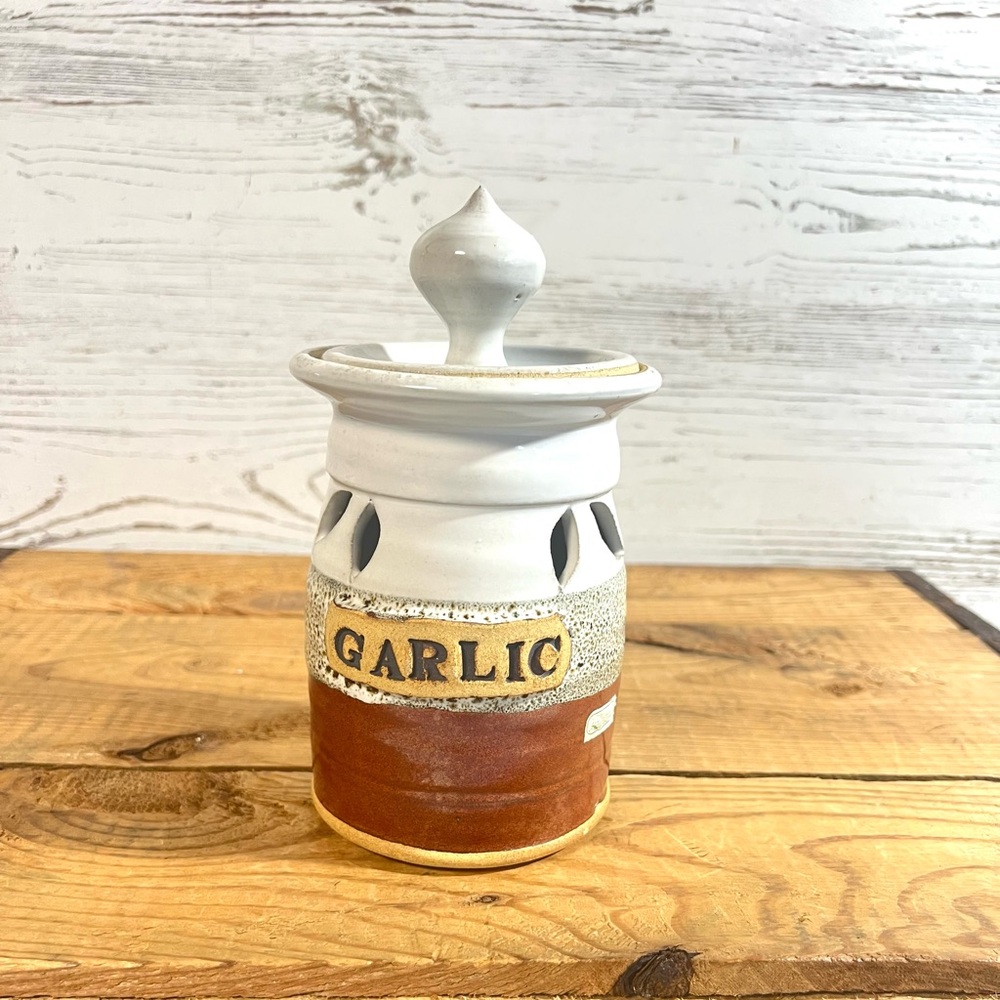 Garlic keeper Don Drumm pottery